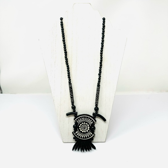 Tribal wood necklace - Picture 5 of 9